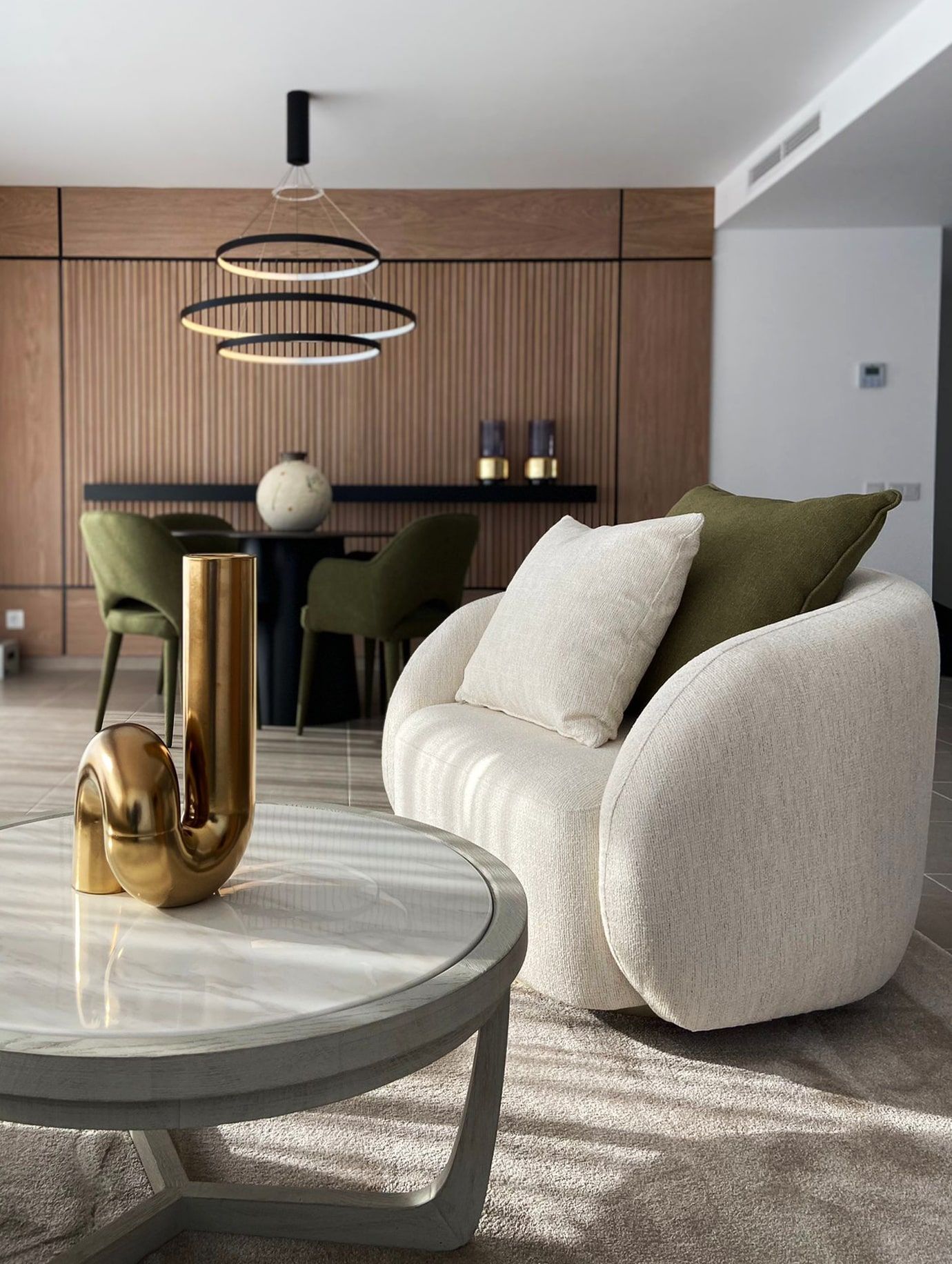 Stunning Elegant Penthouse Interior Design With Elegant Chandeliers And Marble image